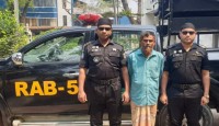 নওগাঁর ধামইরহাট গৃহবধূ হত্যার পলাতক আসাম...